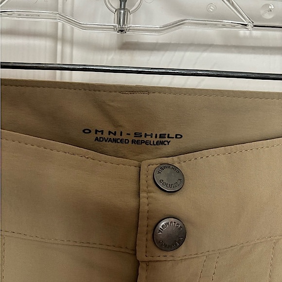 Columbia Saturday Trail Stretch Pants in Khaki, Size 6 - Picture 9 of 10